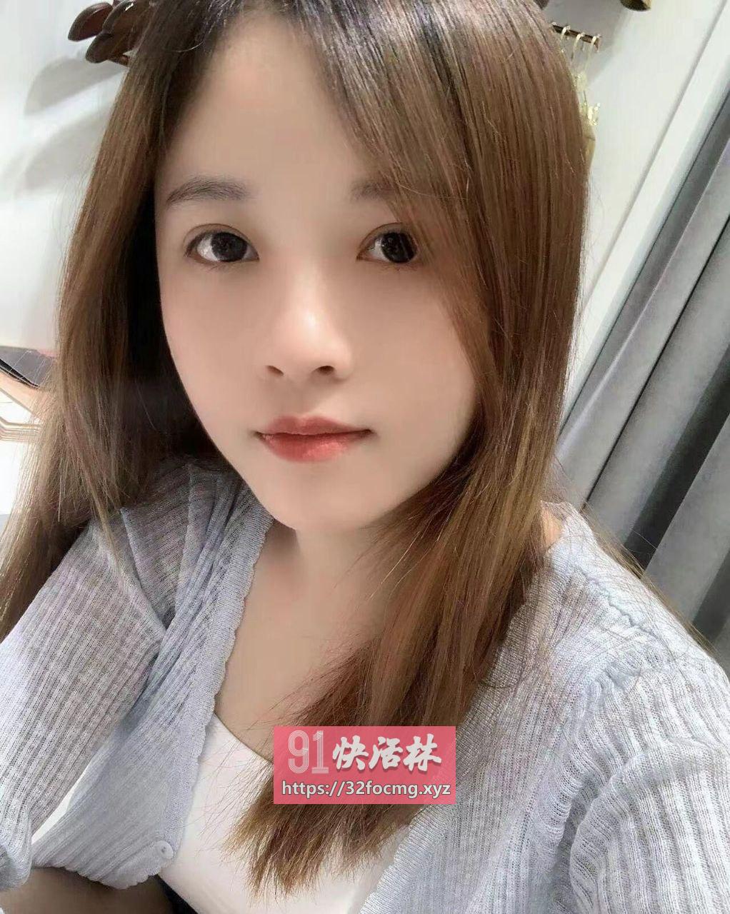 天山娇艳小女友