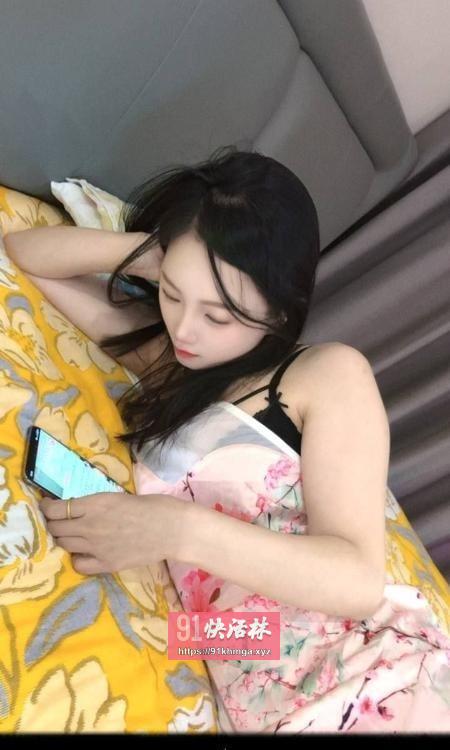 前凸后翘小姐姐