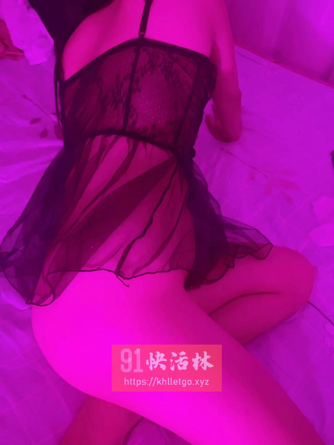 大屁股精油少妇