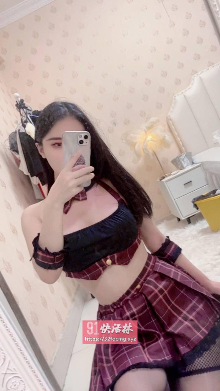 武候丰满甜甜温柔妹子
