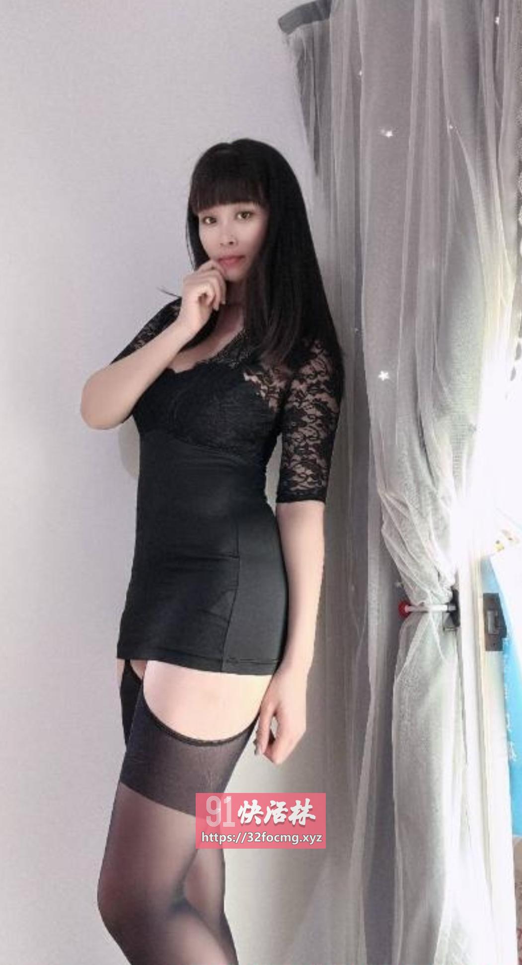 性感黑丝小骚妹