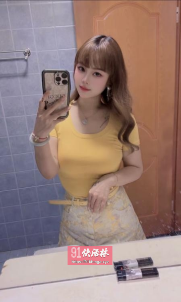 小妹粉嫩乖巧姿势多射嘴里