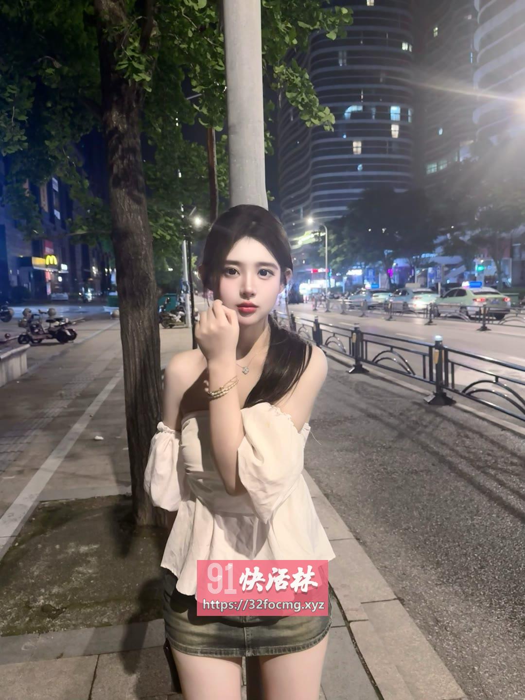 高挑美乳诱惑翘臀蜜桃白虎鲍鱼一线天妹妹