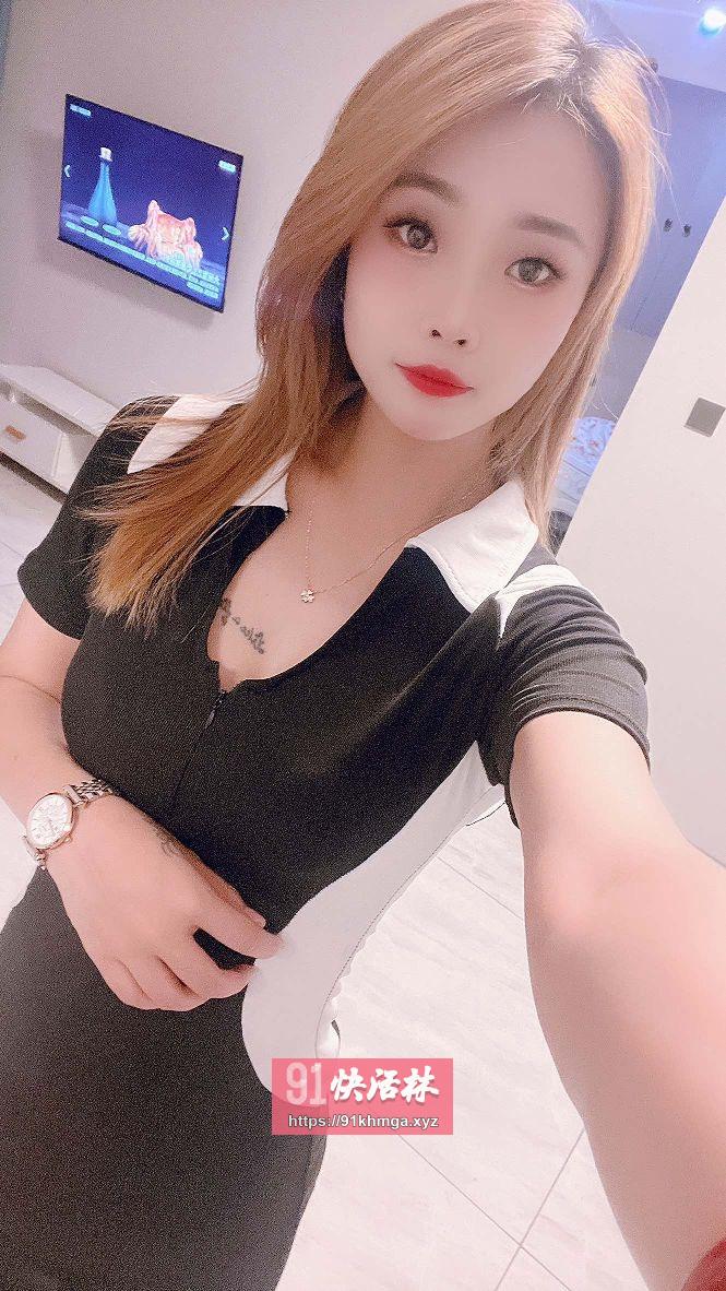 白皙水嫩小女人小身段贼迷人