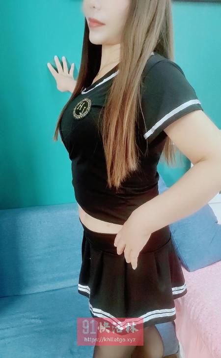 高挑风骚大胸少妇