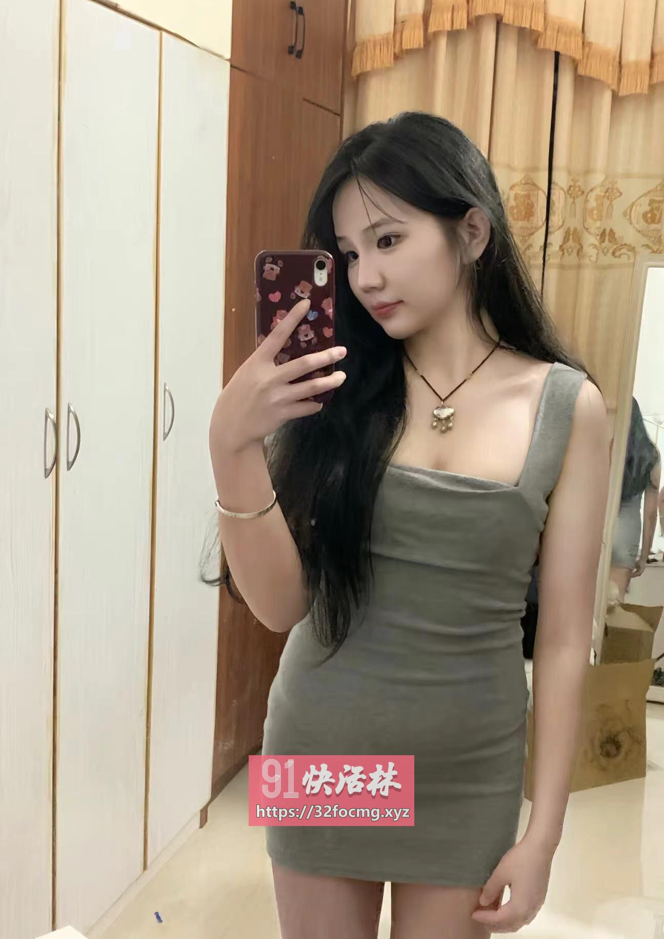 兼职御姐前凸后翘