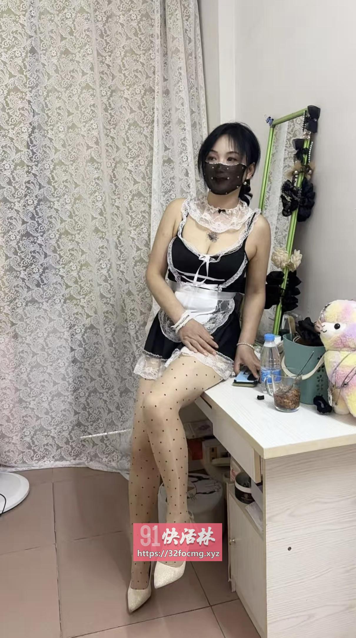 白皙丰满妩媚大奶妹