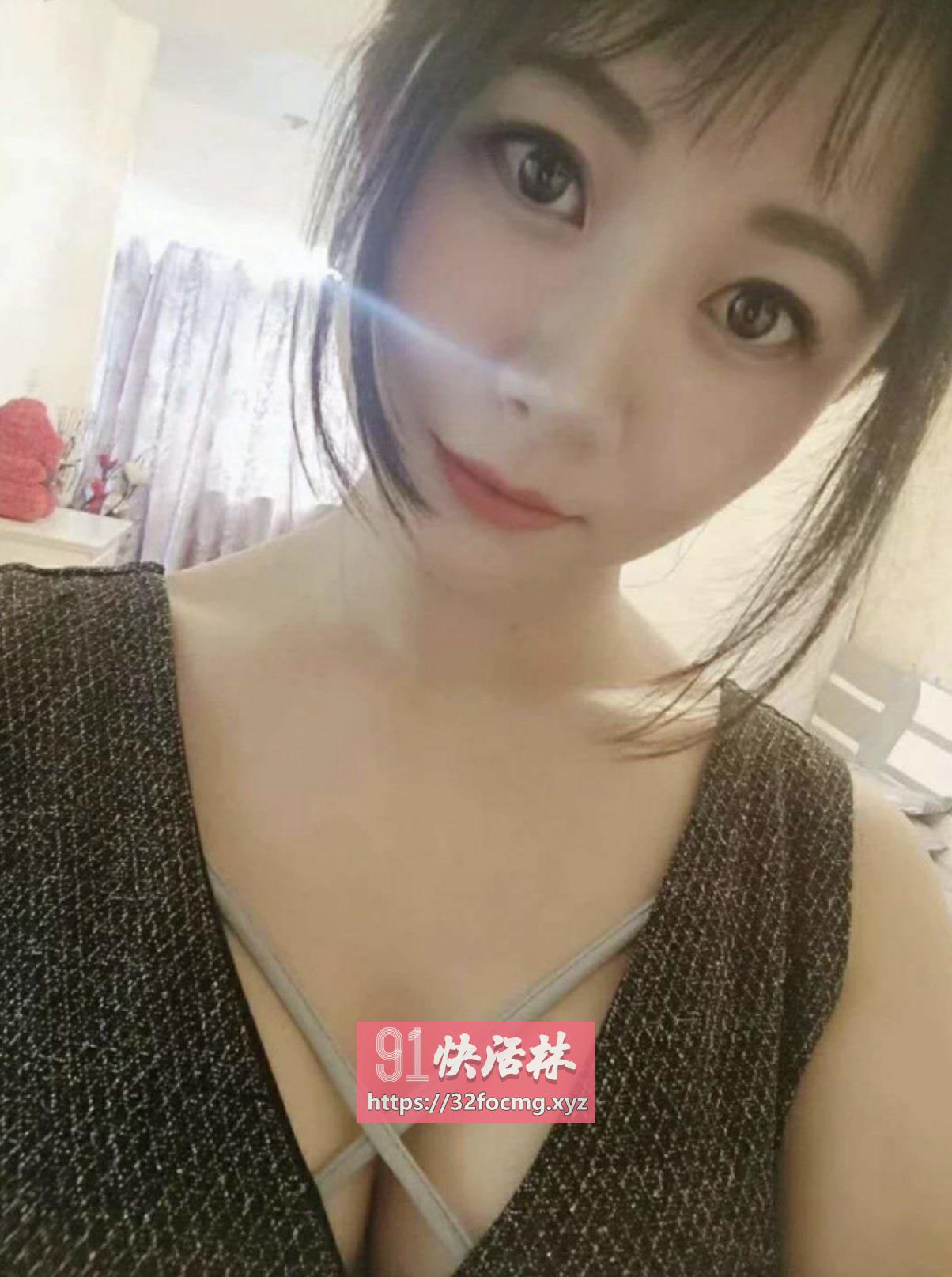 性感蜜桃御姐热情服务