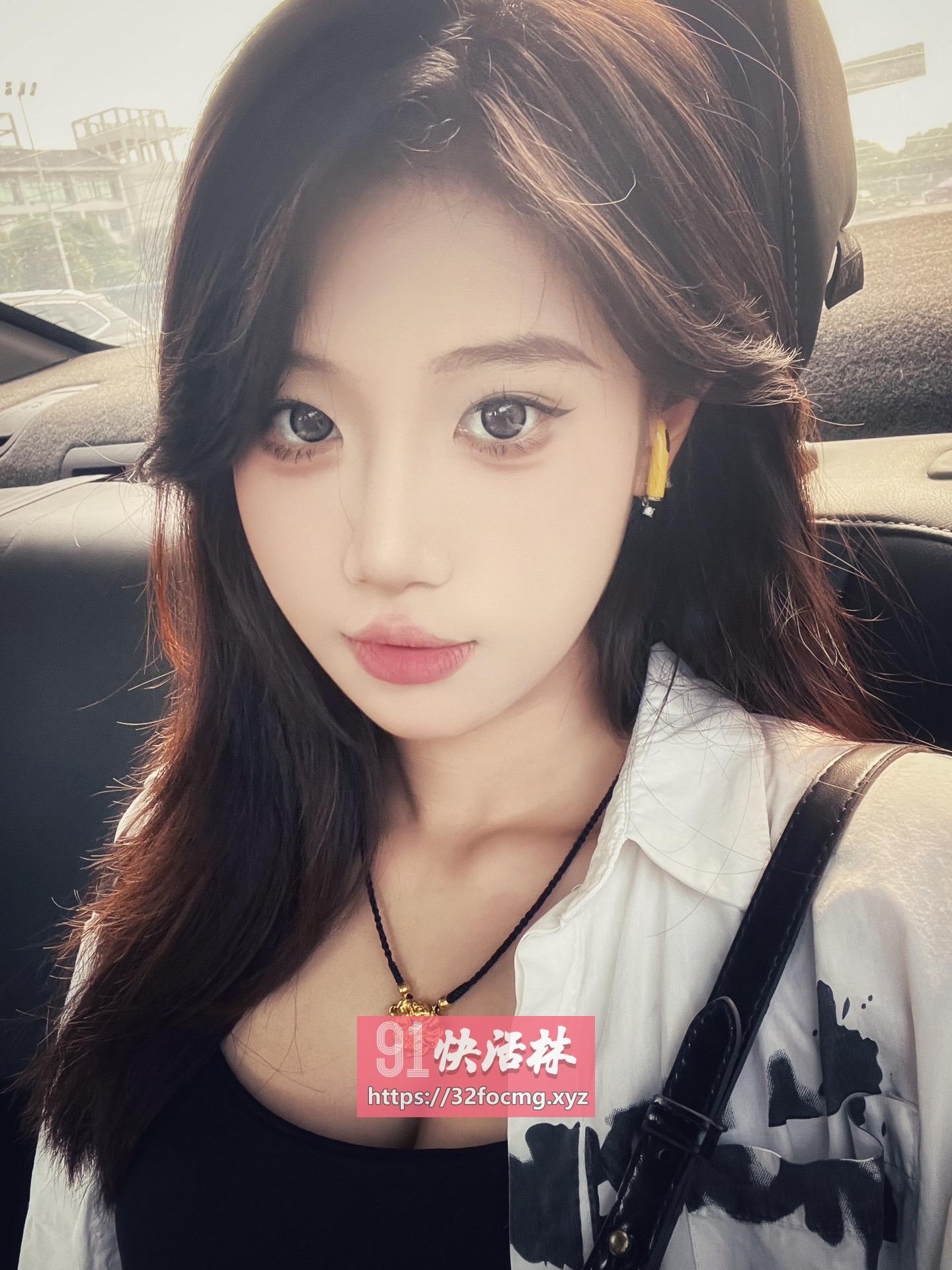 分享清纯又性感迷人小姐姐