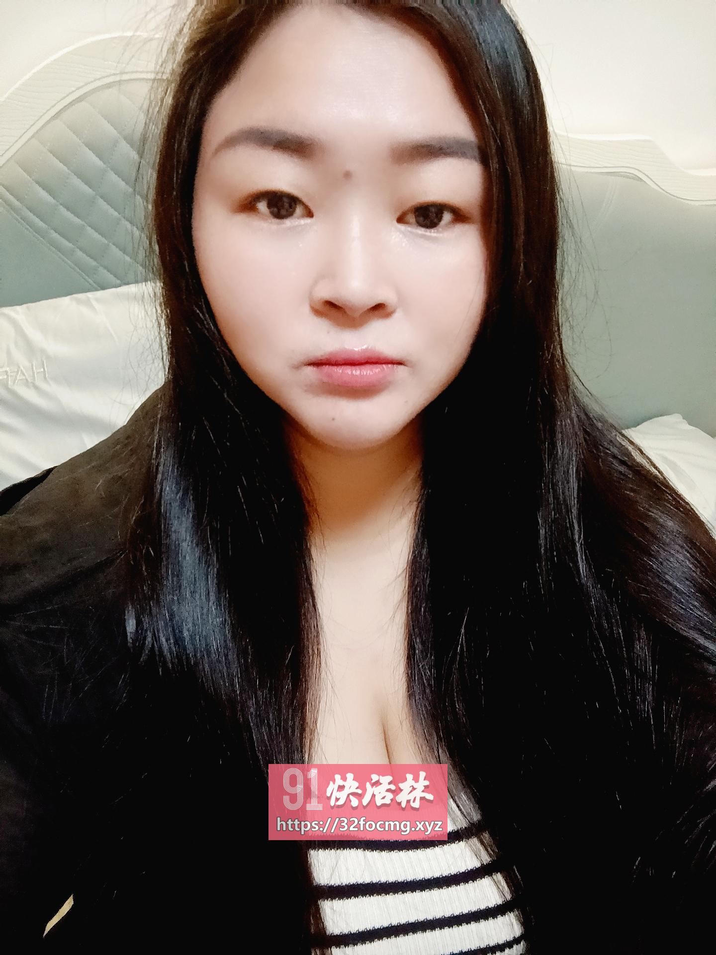 服务系大胸小骚妇依依