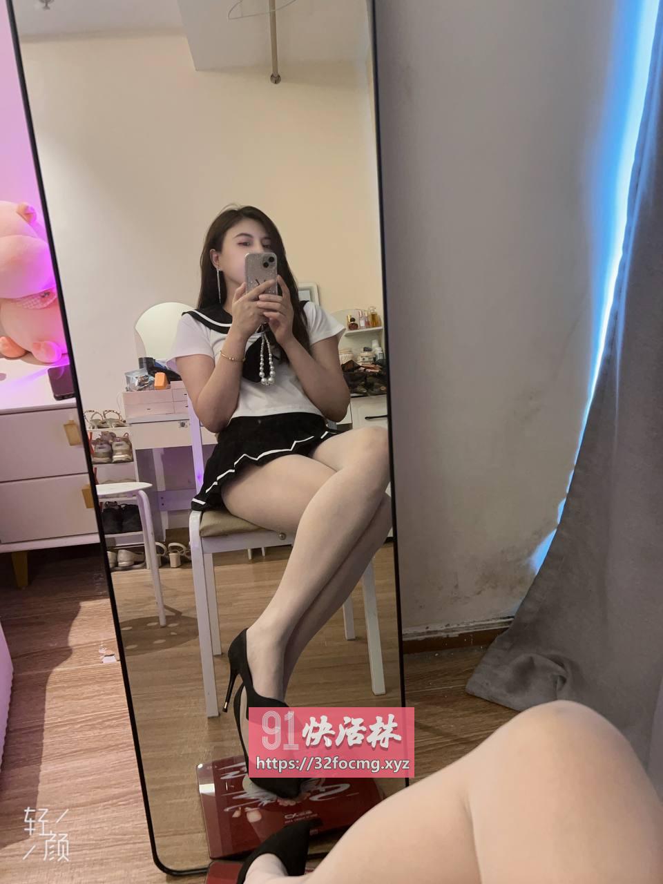 大翘臀擦炮机安妮