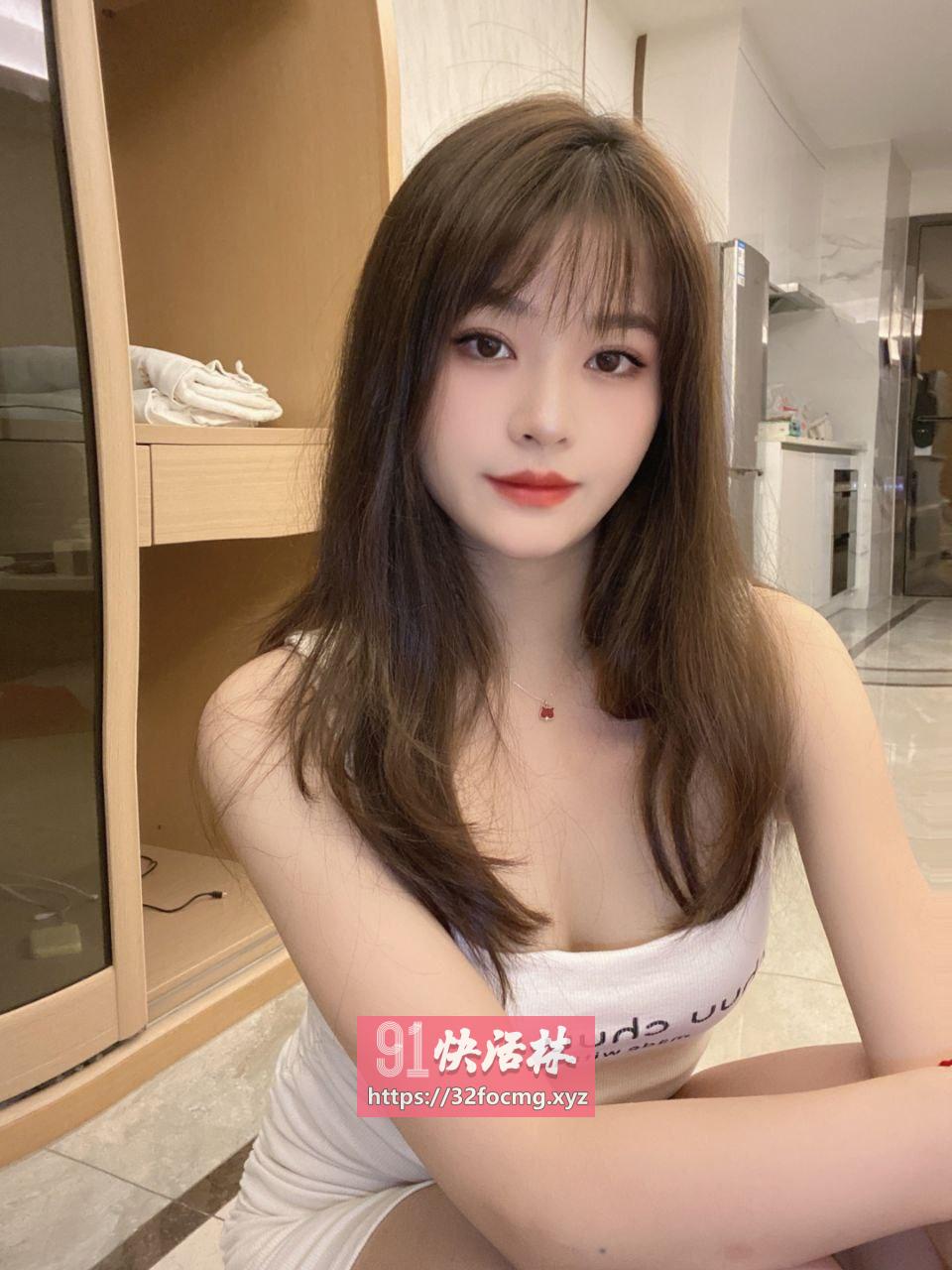 洛阳嫩妹皮肤白嫩后入干特别舒服