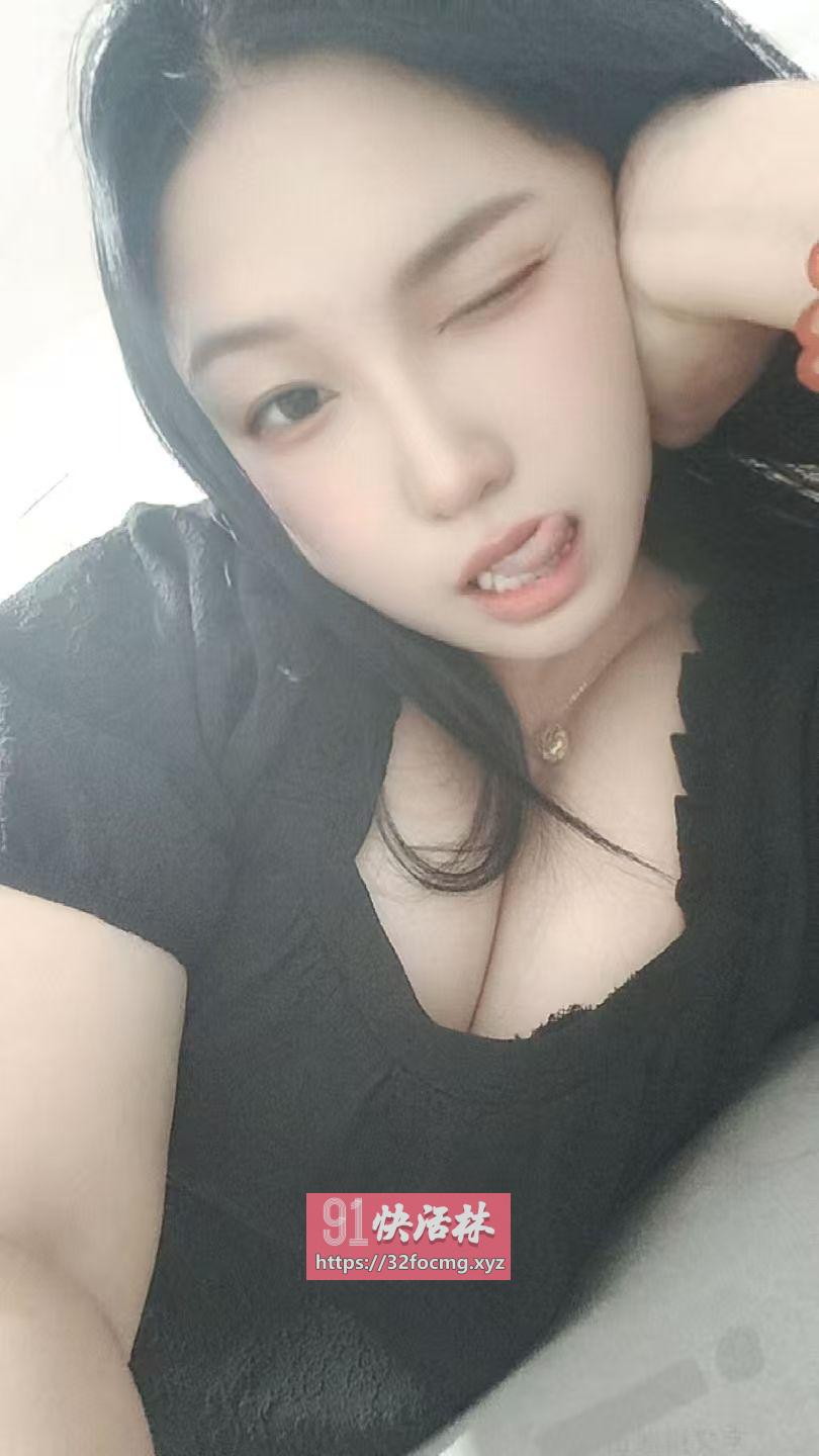 诱人大奶小姐姐