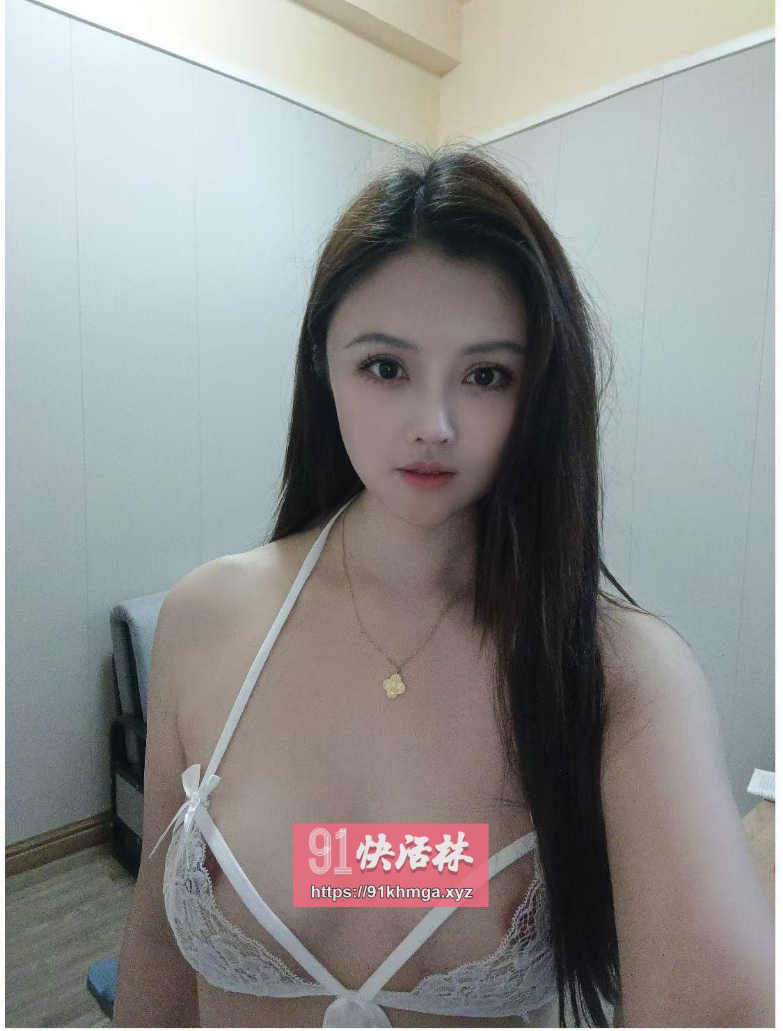 武侯美乳李一桐