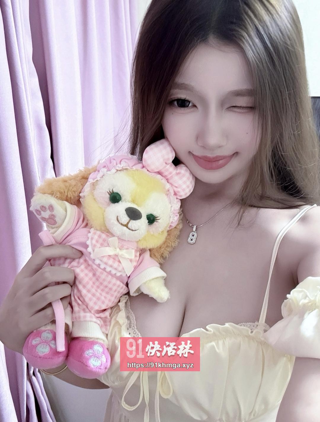 大嘴性感丰胸美媚