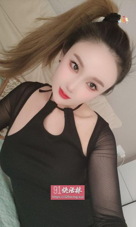 湿身诱惑大奶子英英美女
