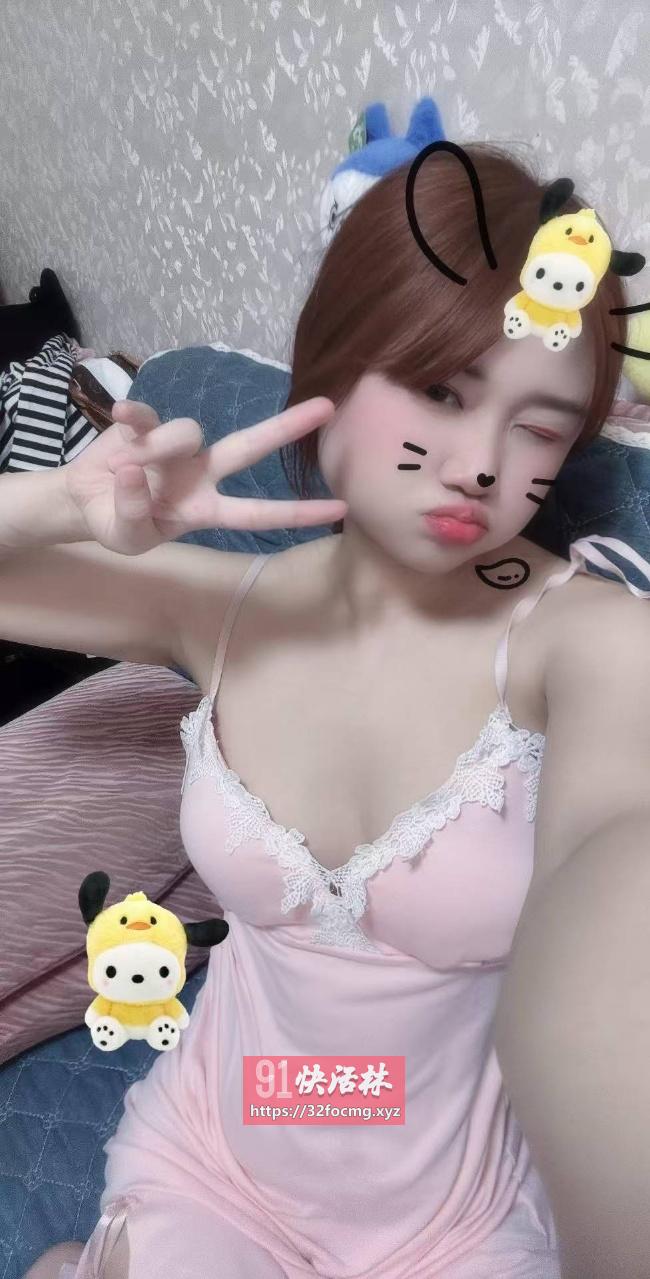 性感风骚的年轻嫩妹依依