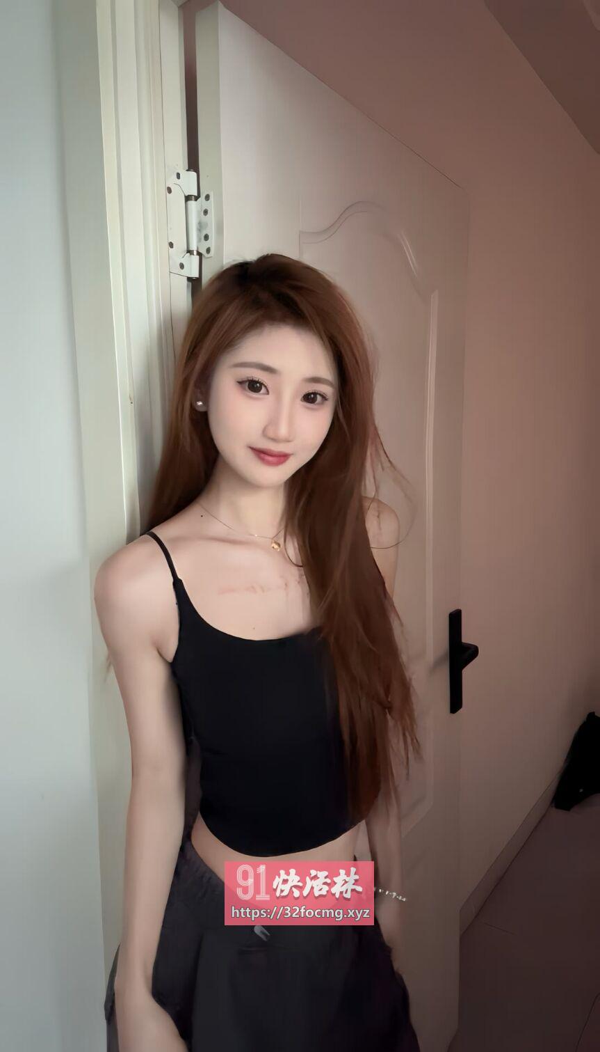 小仙女蜜桃奶粉嫩穴