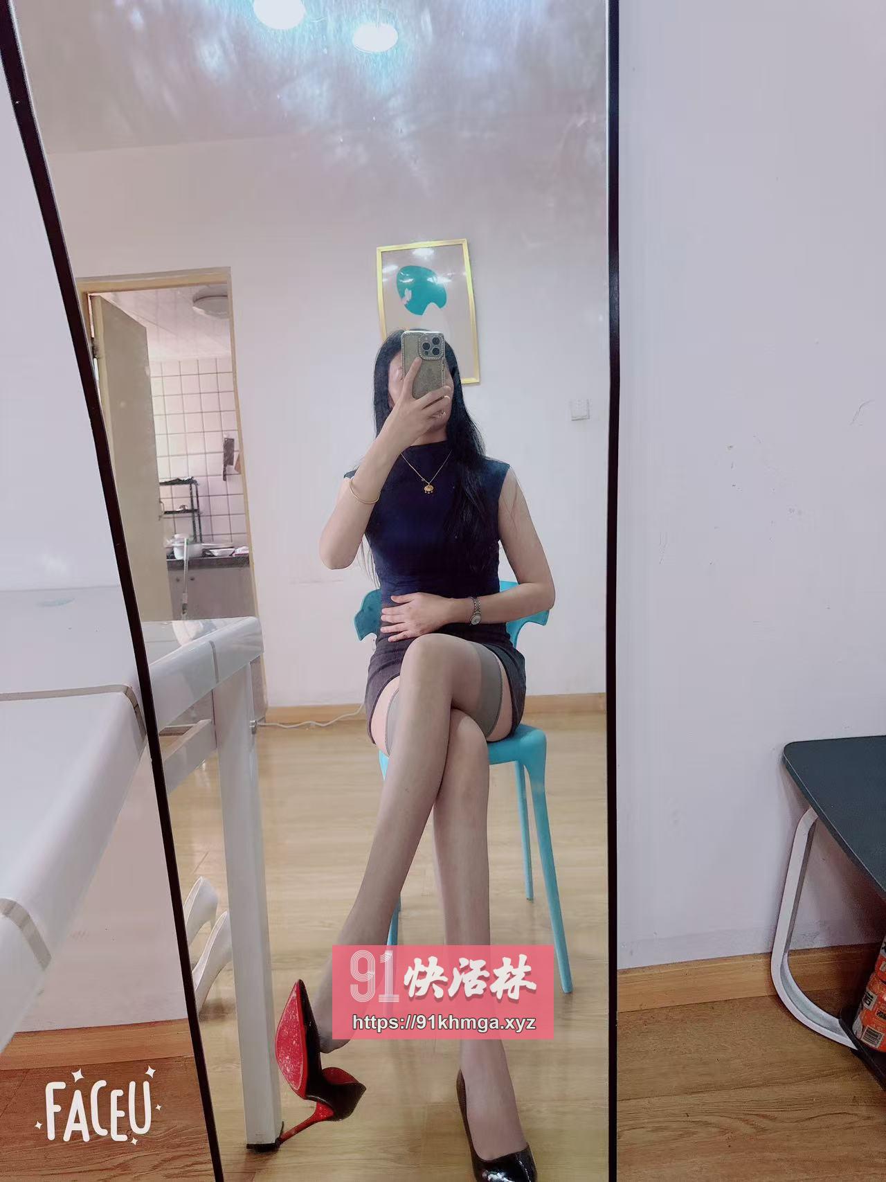 马群油亮大长腿