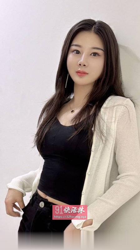 宜昌妙龄纯骚货，丝袜深喉真不错