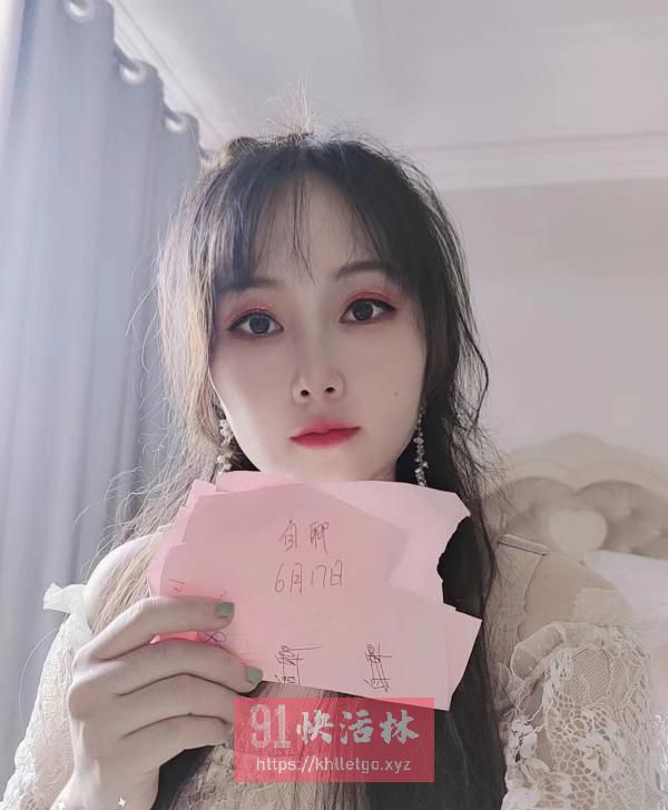 微胖黑丝小姐姐