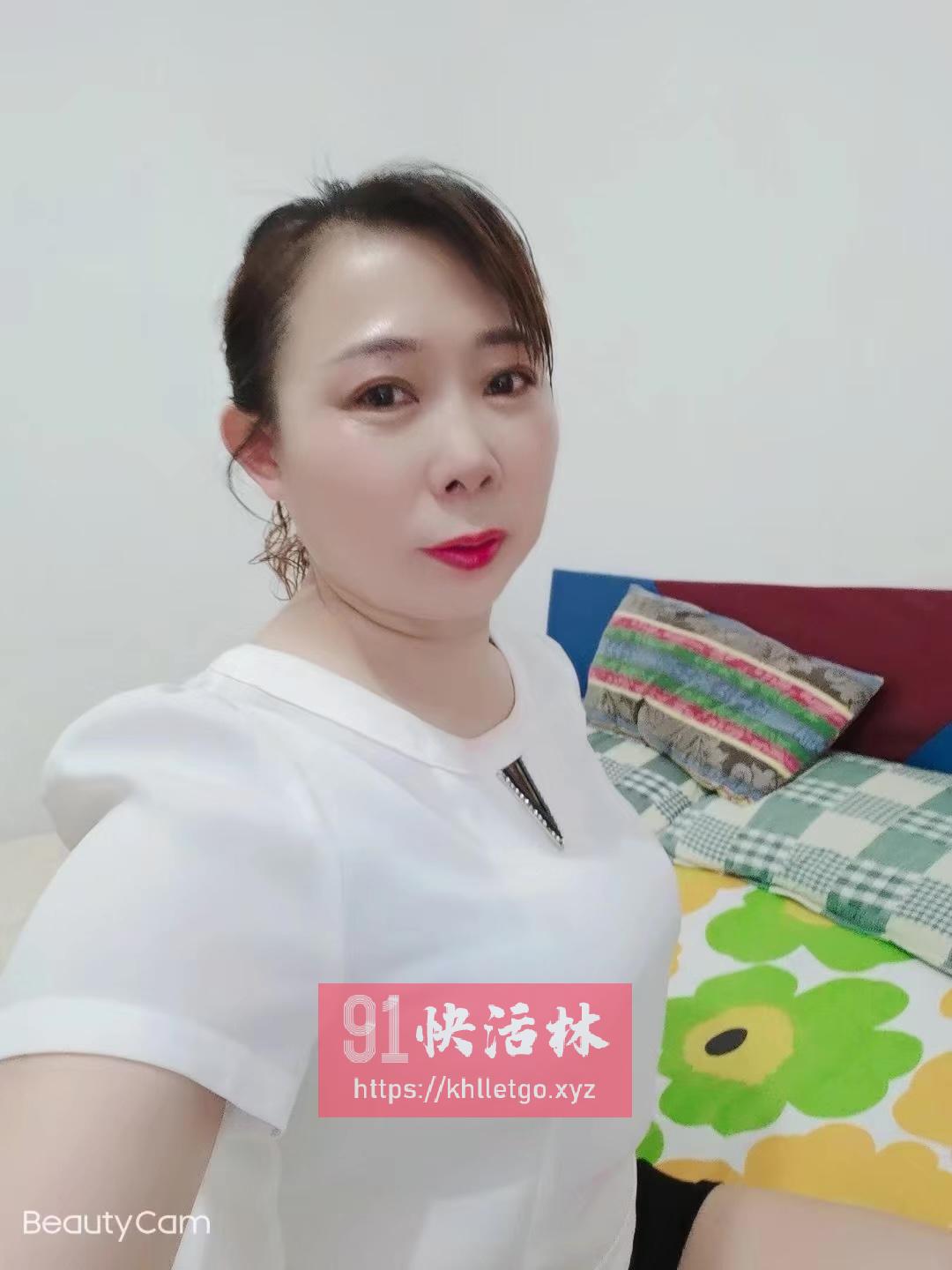 坦克熟女，骚的一批，可三通！