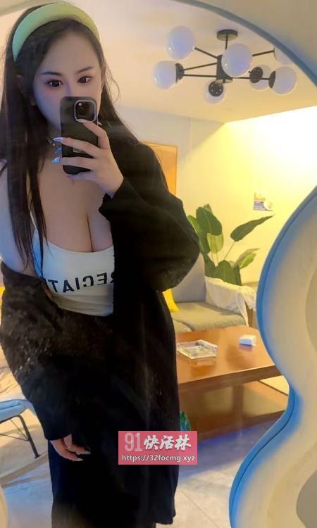魅惑大奶子辣妹