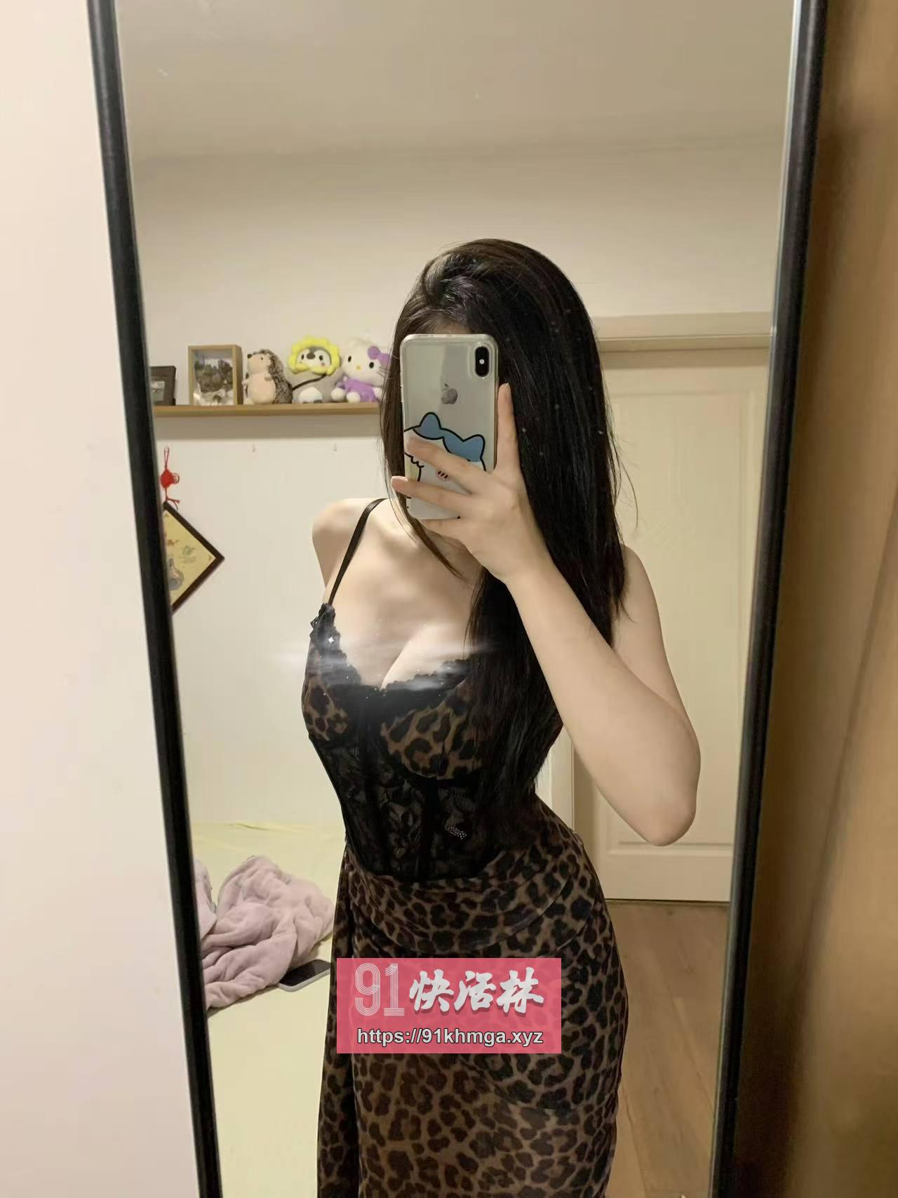 兼职小妹三点红润淫荡听指挥