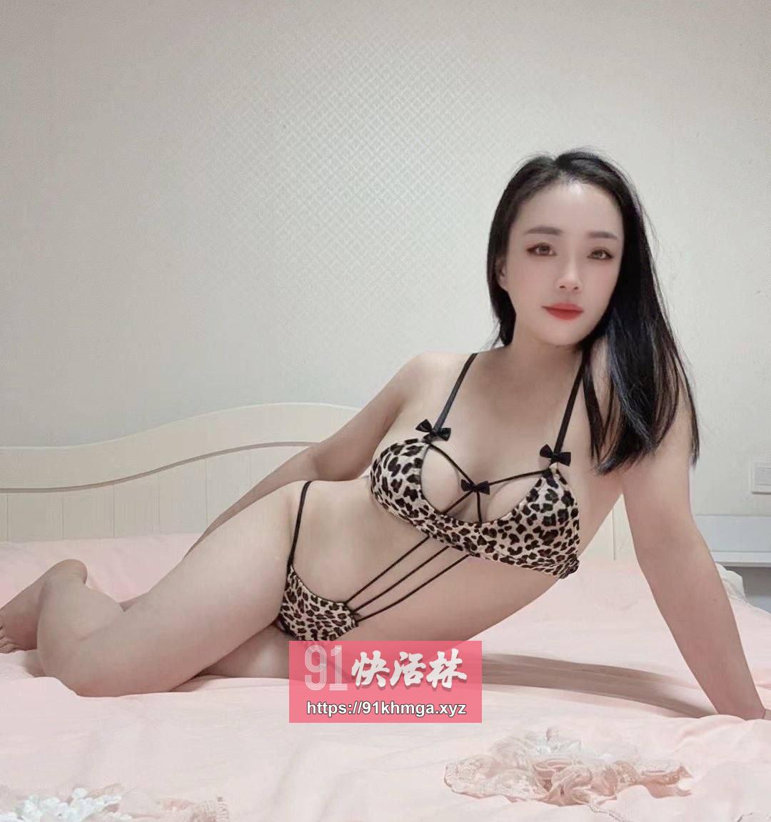 性感肤白小姐姐