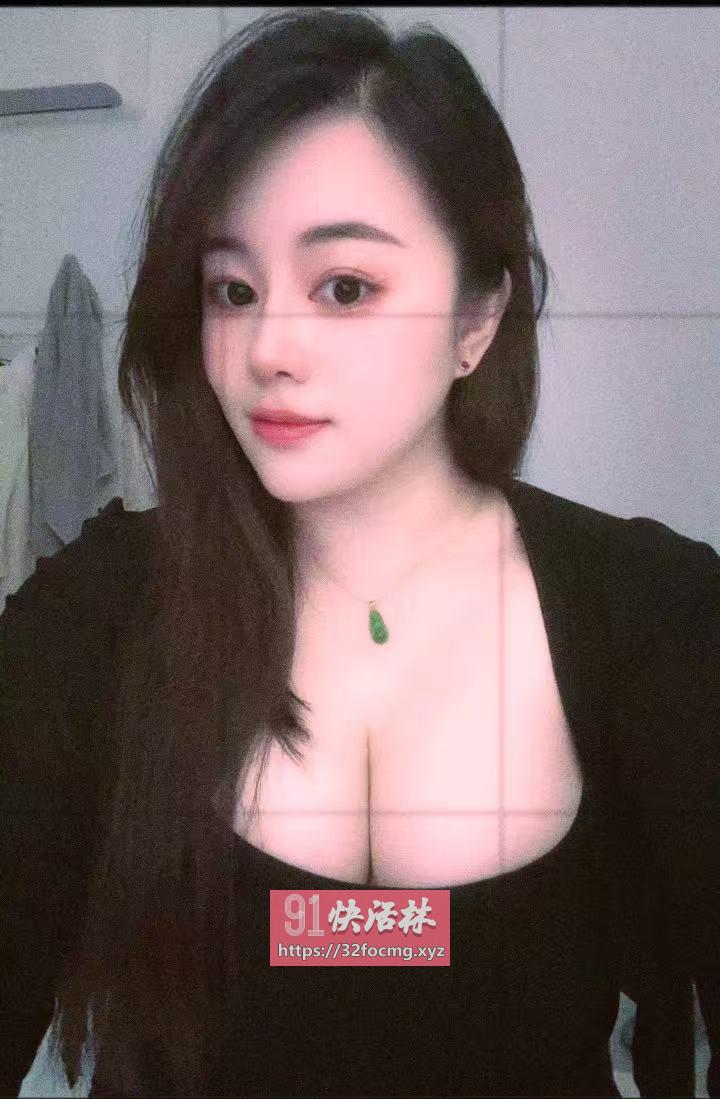 肤白粉胸很骚小妹妹