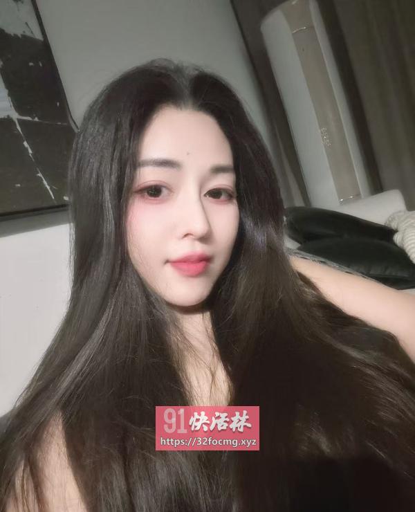 年轻身材火辣的骚粉鲍