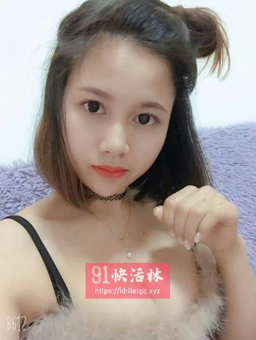 大奶娇小少妇