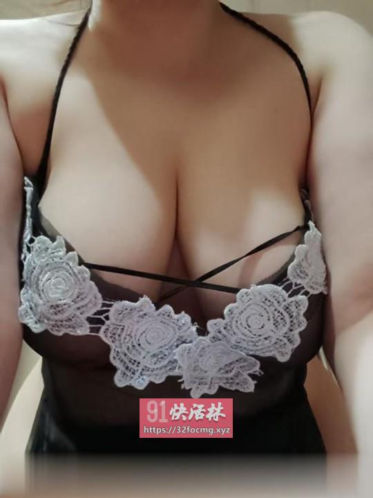 本地大奶妹