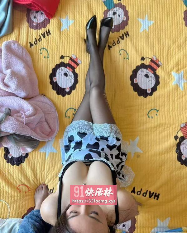 性感大胸吊带妹妹