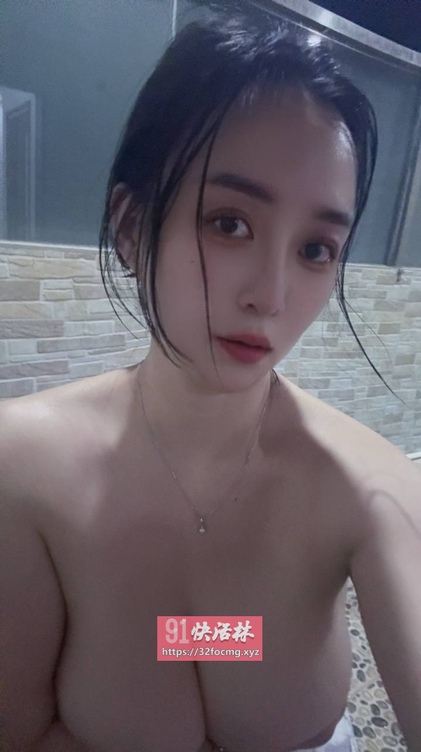 发个大奶骚货出来大家去日