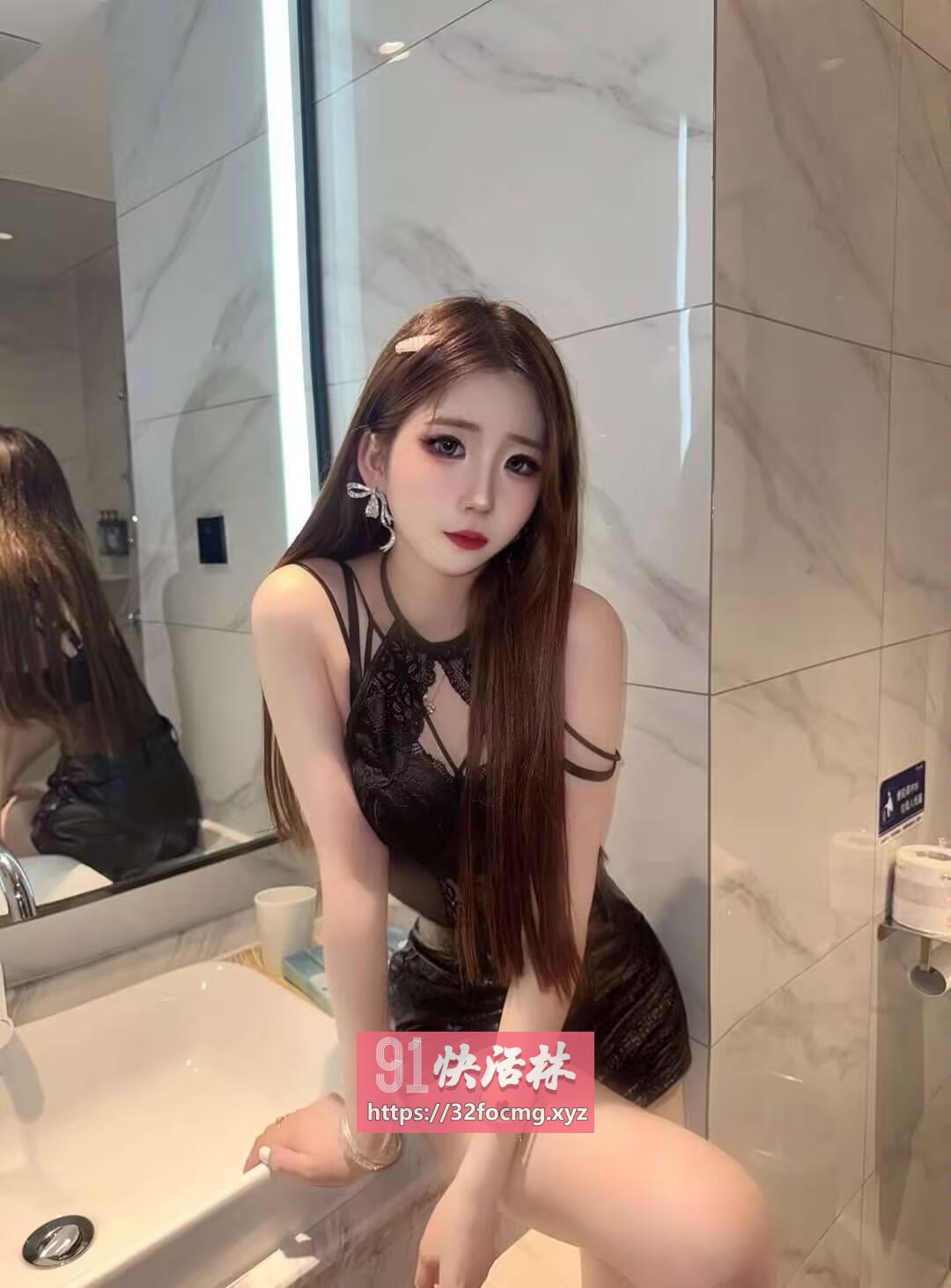 可爱腼腆小妞