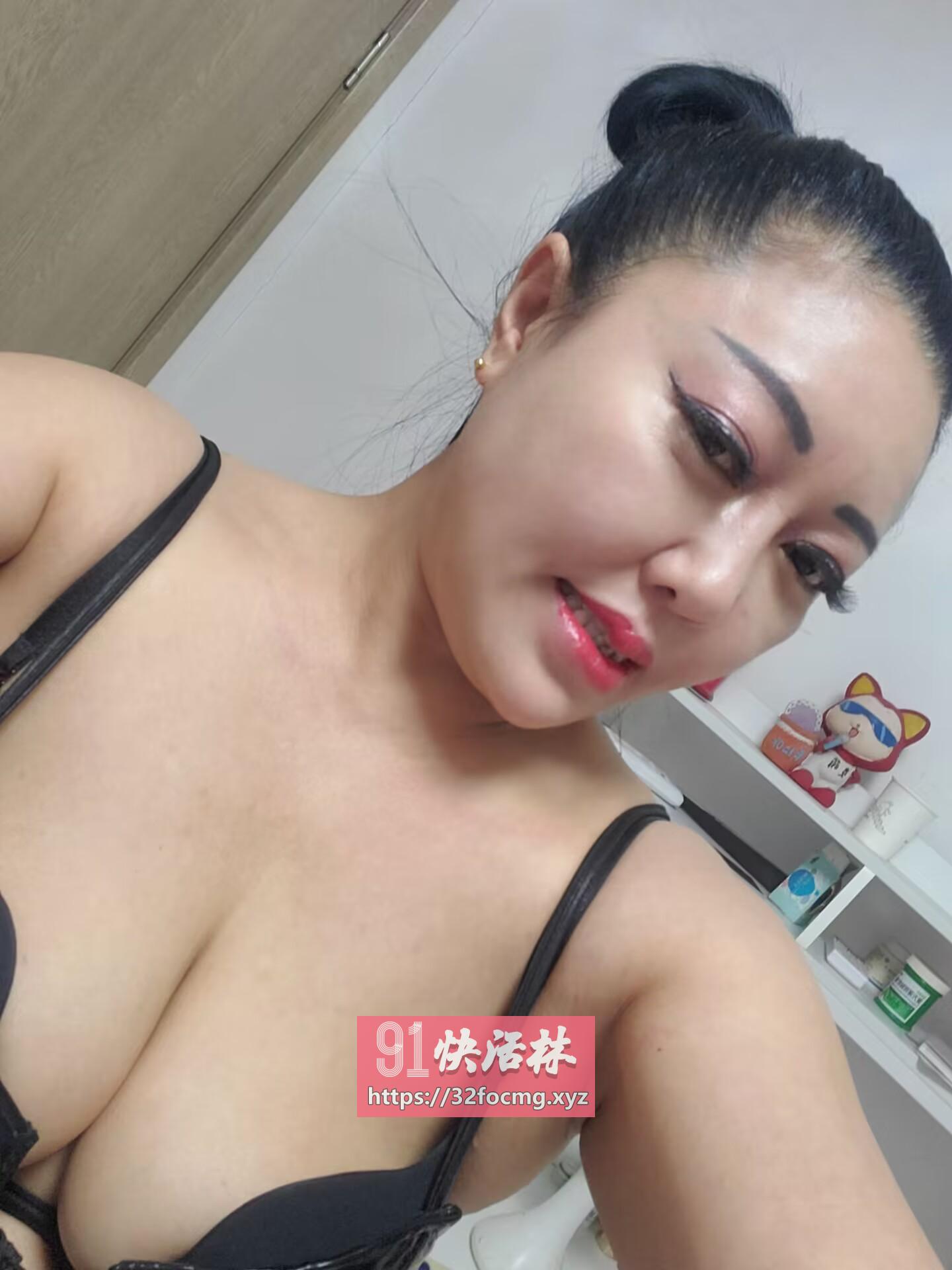 朝阳性感熟女黑丝bb会夹会吸