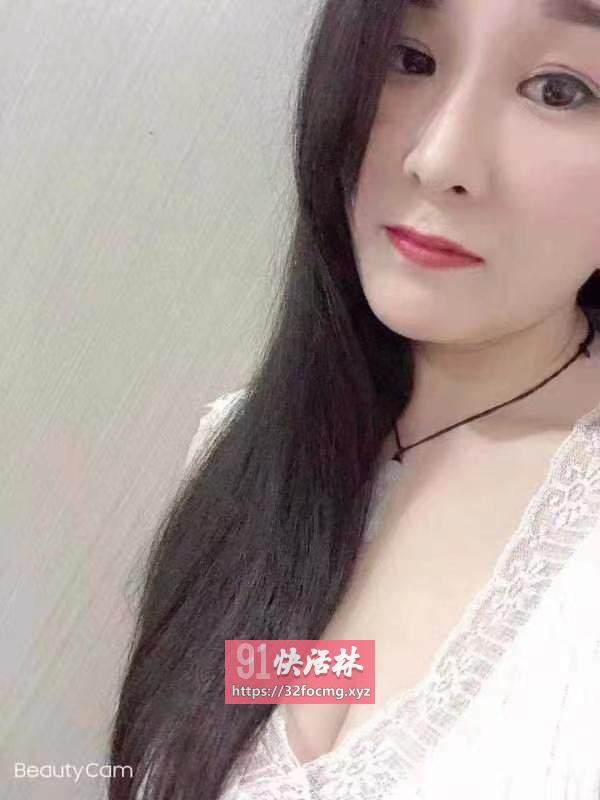 天河丰满大胸服务美女