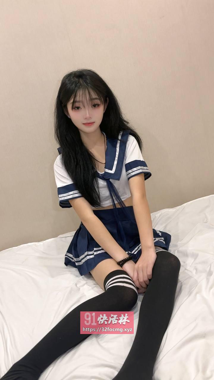 丰泽抚魅性感多汁嫩妹