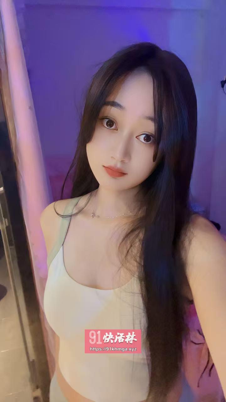 00后嫩妹肤白貌美