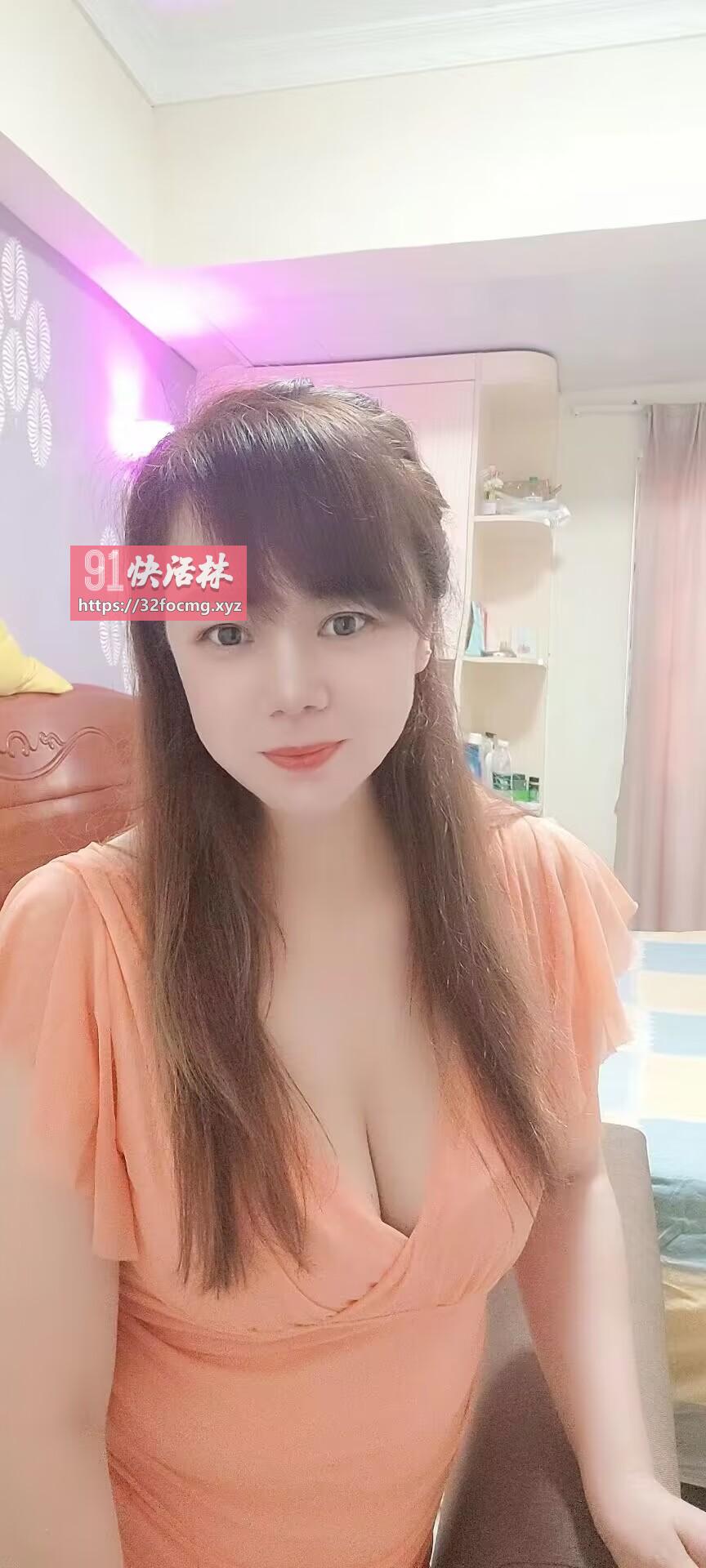 乖巧听话白净少妇