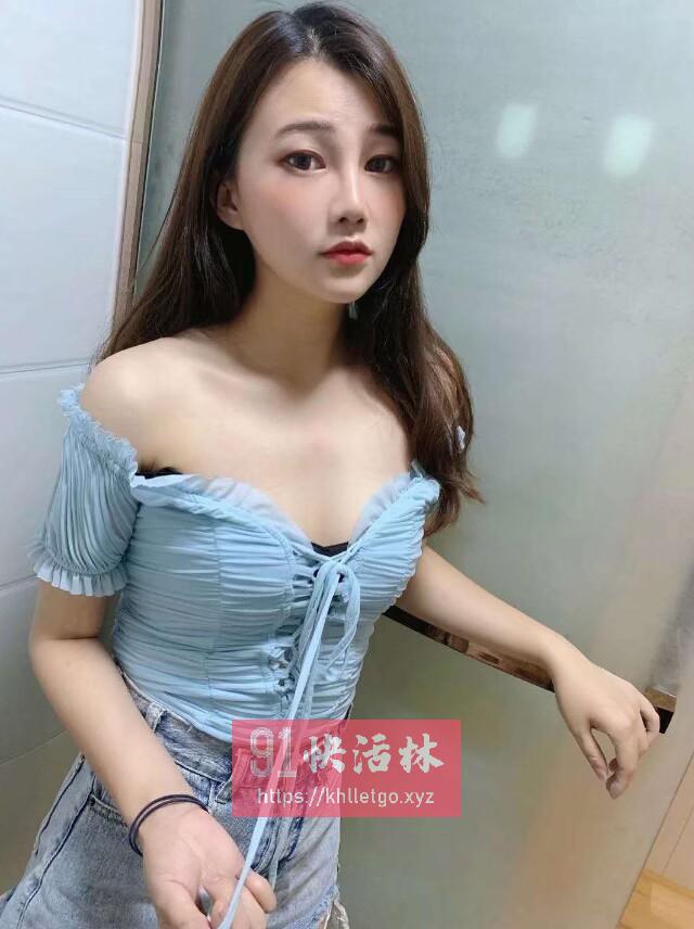 江岸长腿骚女