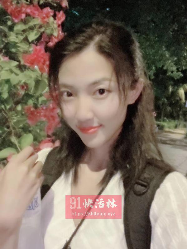 北京弹古筝的妹子