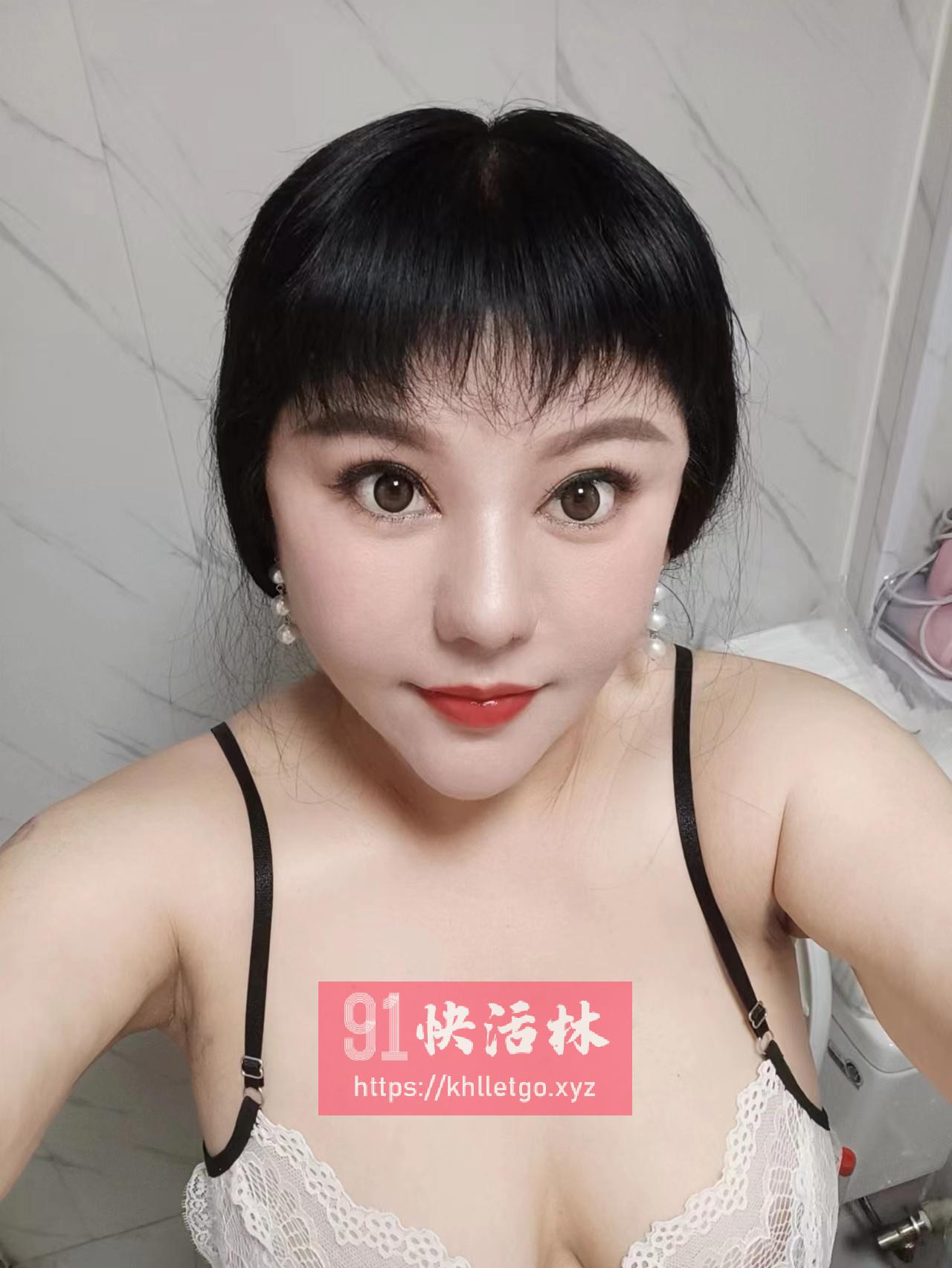 爆乳性价比熟女