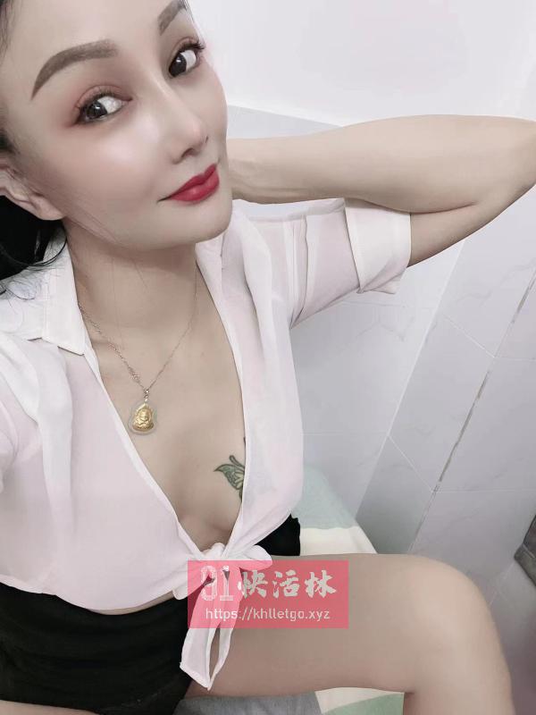 菲菲的胸非常软