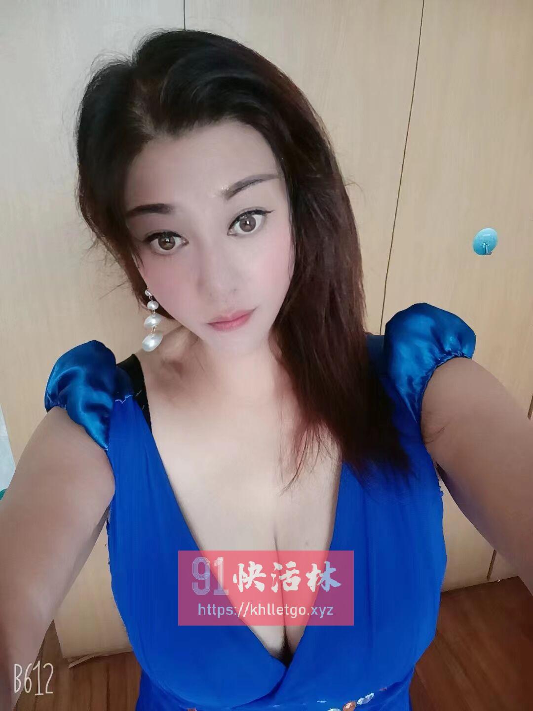 阳光苗条嫩妹可可