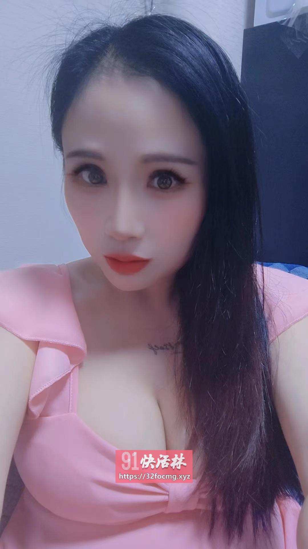 大胸美女老师会玩