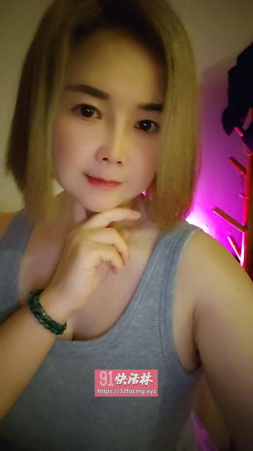 南站大胸少妇