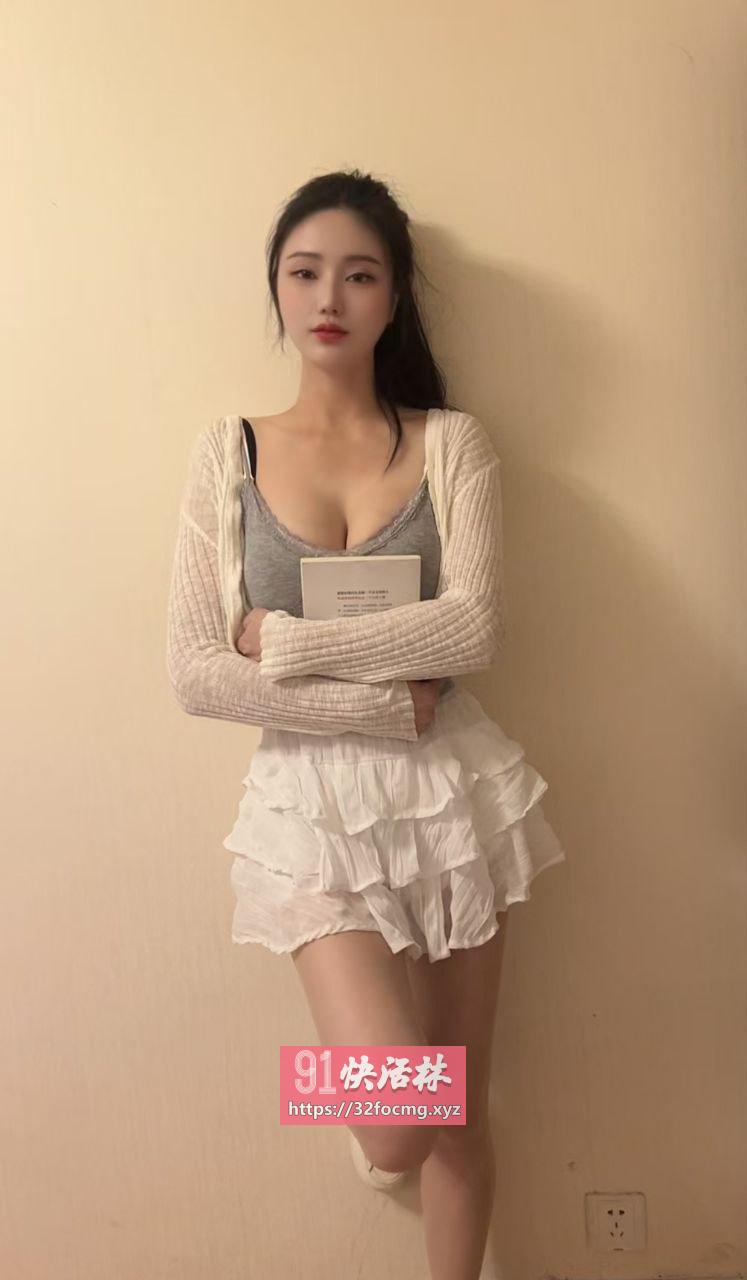桥西大奶会喷水小骚货