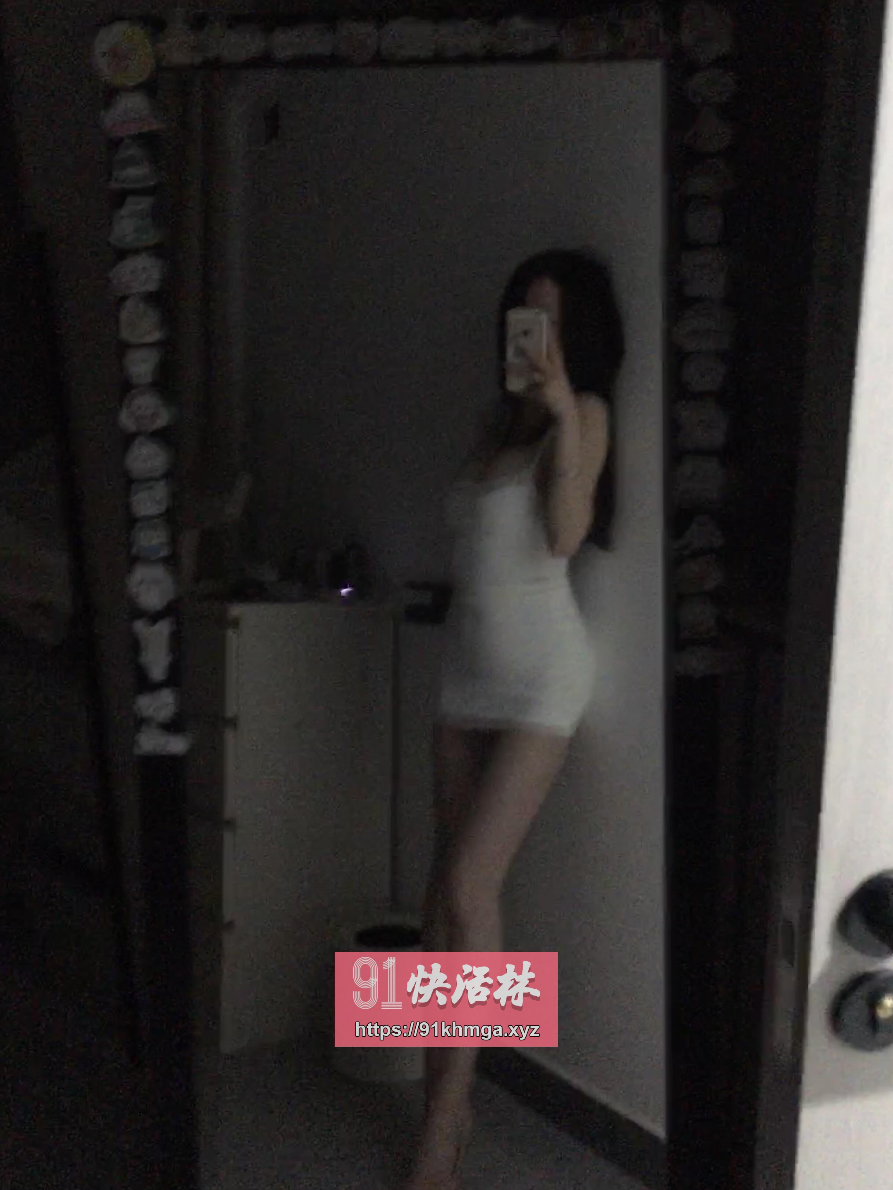 美女前凹后翘比例完美